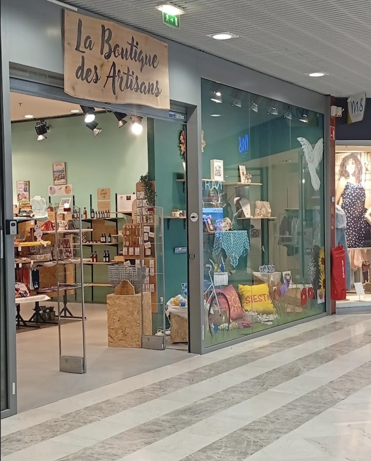 La vitrine de La Boutique des Artisans à Brest.